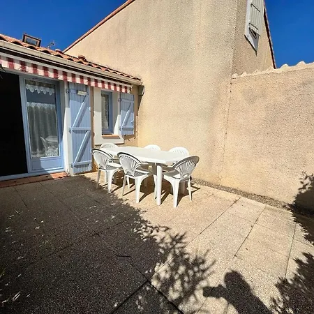 Private Parking Pool Pavilion *